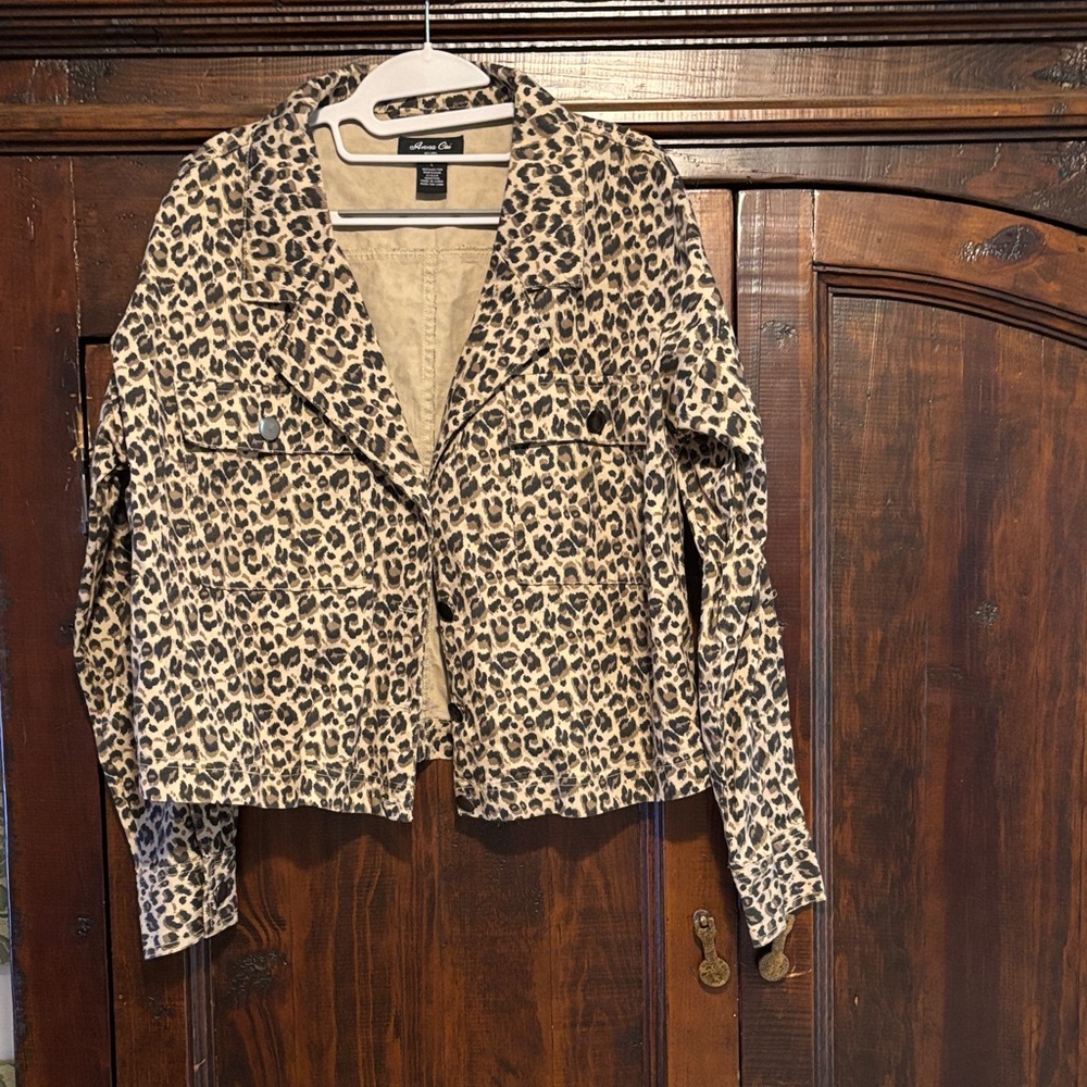 Chic Leopard Print Jean Jacket